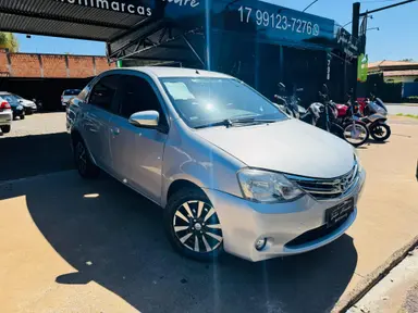 Toyota Etios Sedan 1.5 Platinum miniatura 2