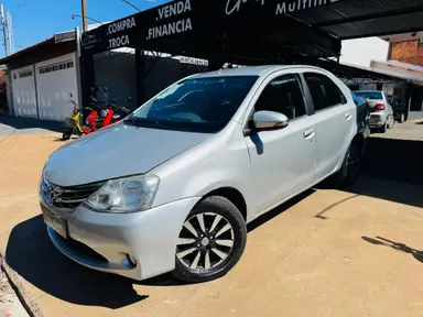 Toyota Etios Sedan 1.5 Platinum miniatura 3