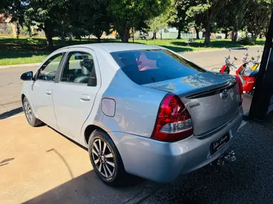 Toyota Etios Sedan 1.5 Platinum miniatura 4