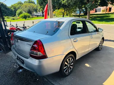 Toyota Etios Sedan 1.5 Platinum miniatura 5