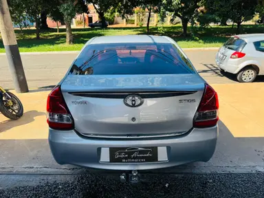 Toyota Etios Sedan 1.5 Platinum miniatura 6