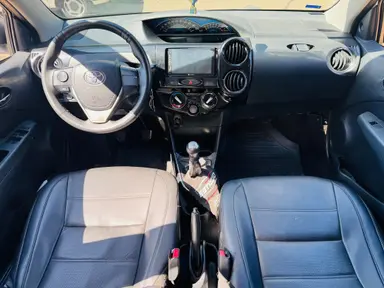 Toyota Etios Sedan 1.5 Platinum miniatura 9
